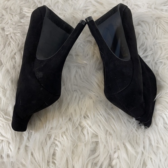 APT. 9 Defined Comfort Suede with Button Detail Black Ankle Booties Size 8 - Picture 7 of 10